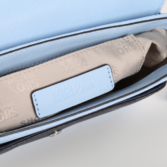 MICHAEL KORS GREENWICH DUAL COLOR POCKET SMALL FLAP CROSSBODY Sky/Navy - Picture 12 of 12